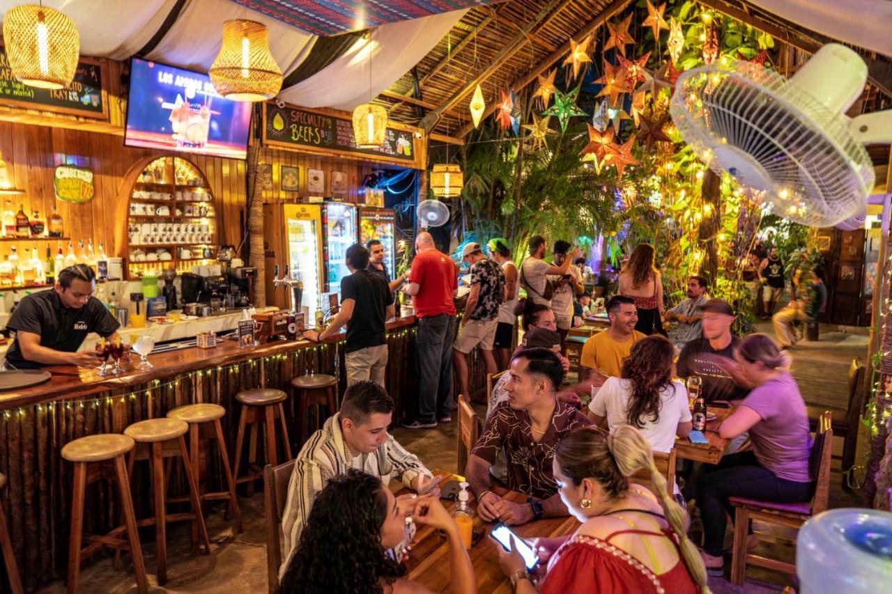 Los Amigos Hostel 플로레스 외부 사진